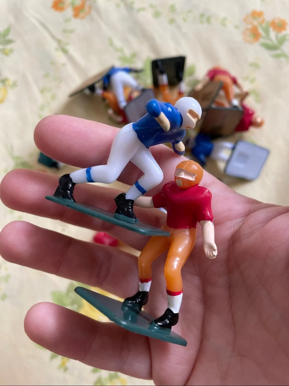 Wilton Football Player Cake Topper Bunde